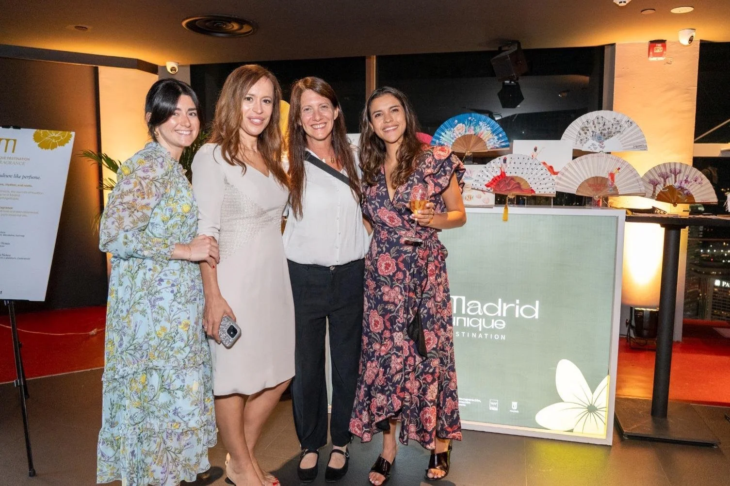 Artista abanicos de Madrid Island susurran en un evento de Madrid Destino en Singapur. Artista abanicos de Madrid Island whisper en un evento de Madrid Destino en Singapore.