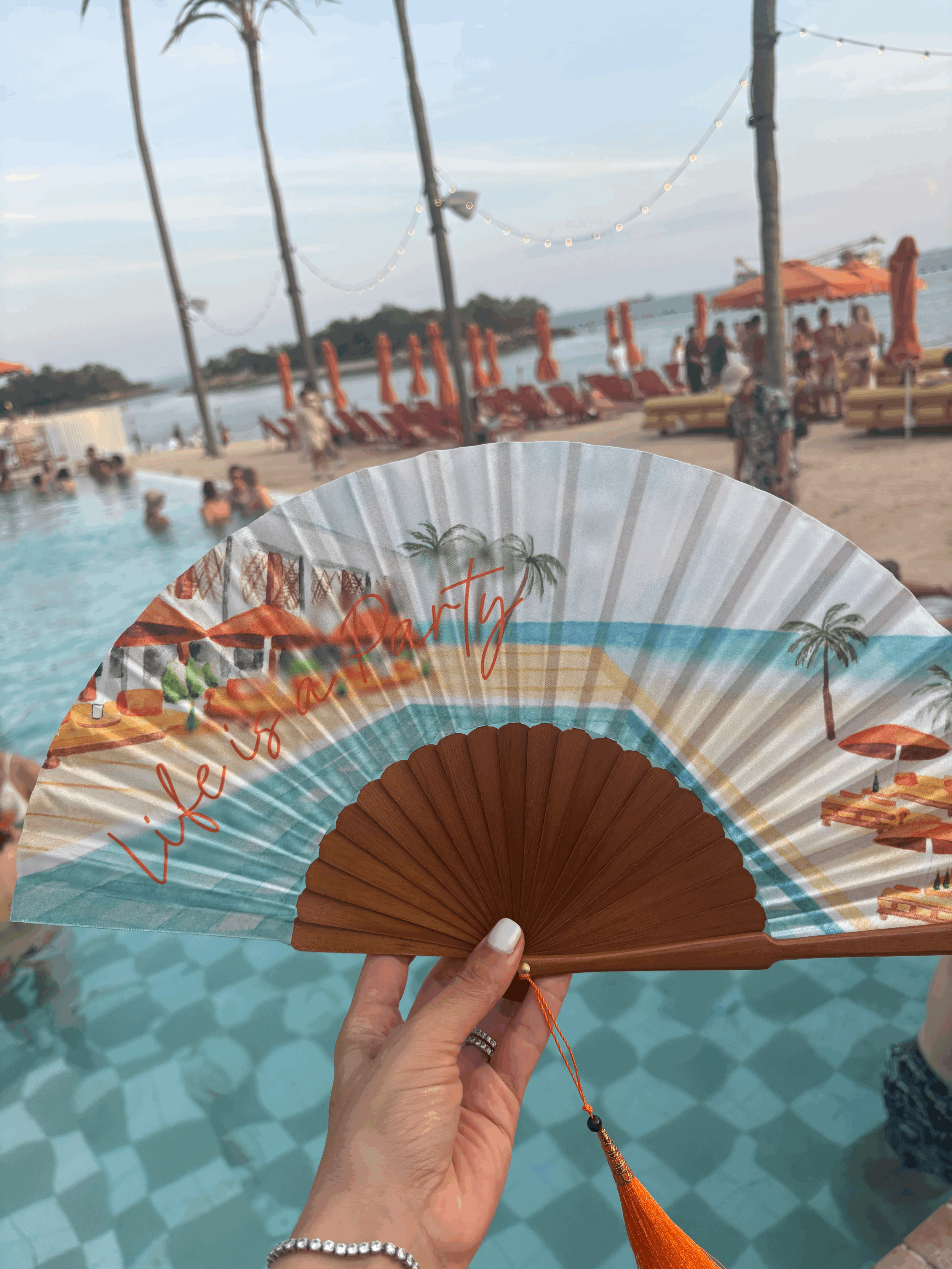 Luxury Hand Fans for Australia’s Five-Star Hotels