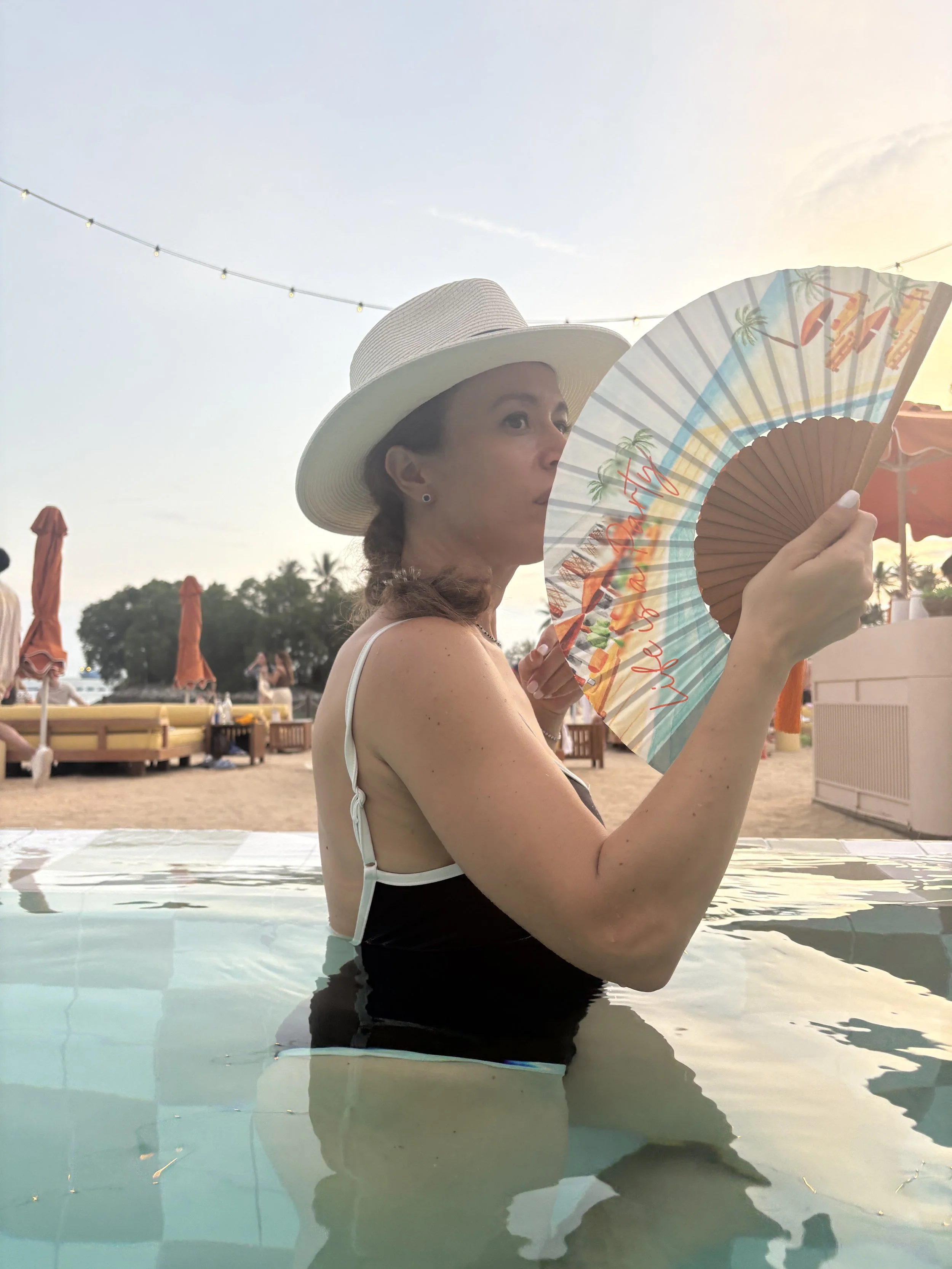 Why Luxury Hand Fans Are the Perfect Corporate Gift in Australia