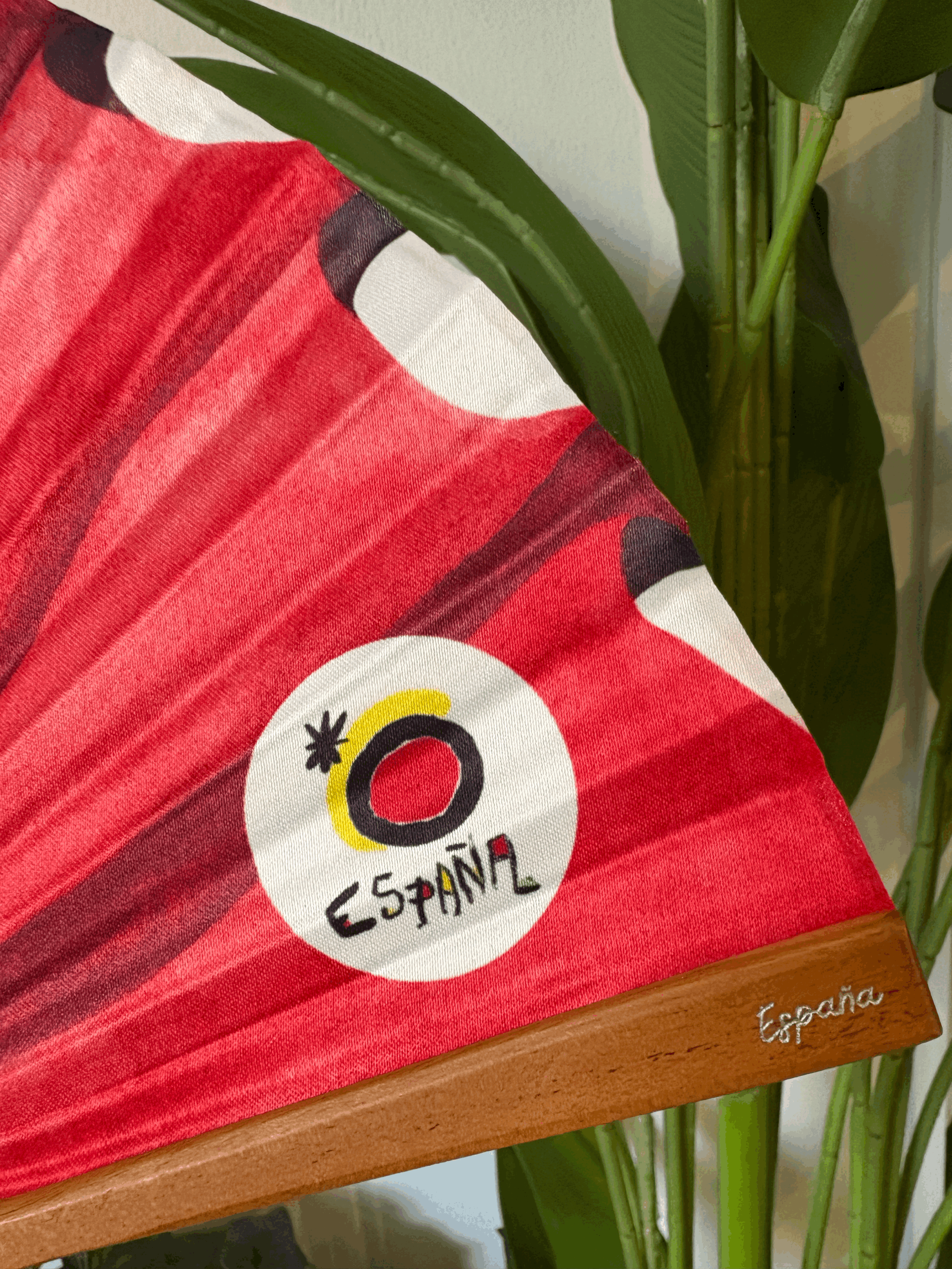 Luxury Hand Fans for Formula 1 &amp; Premium Brand Events