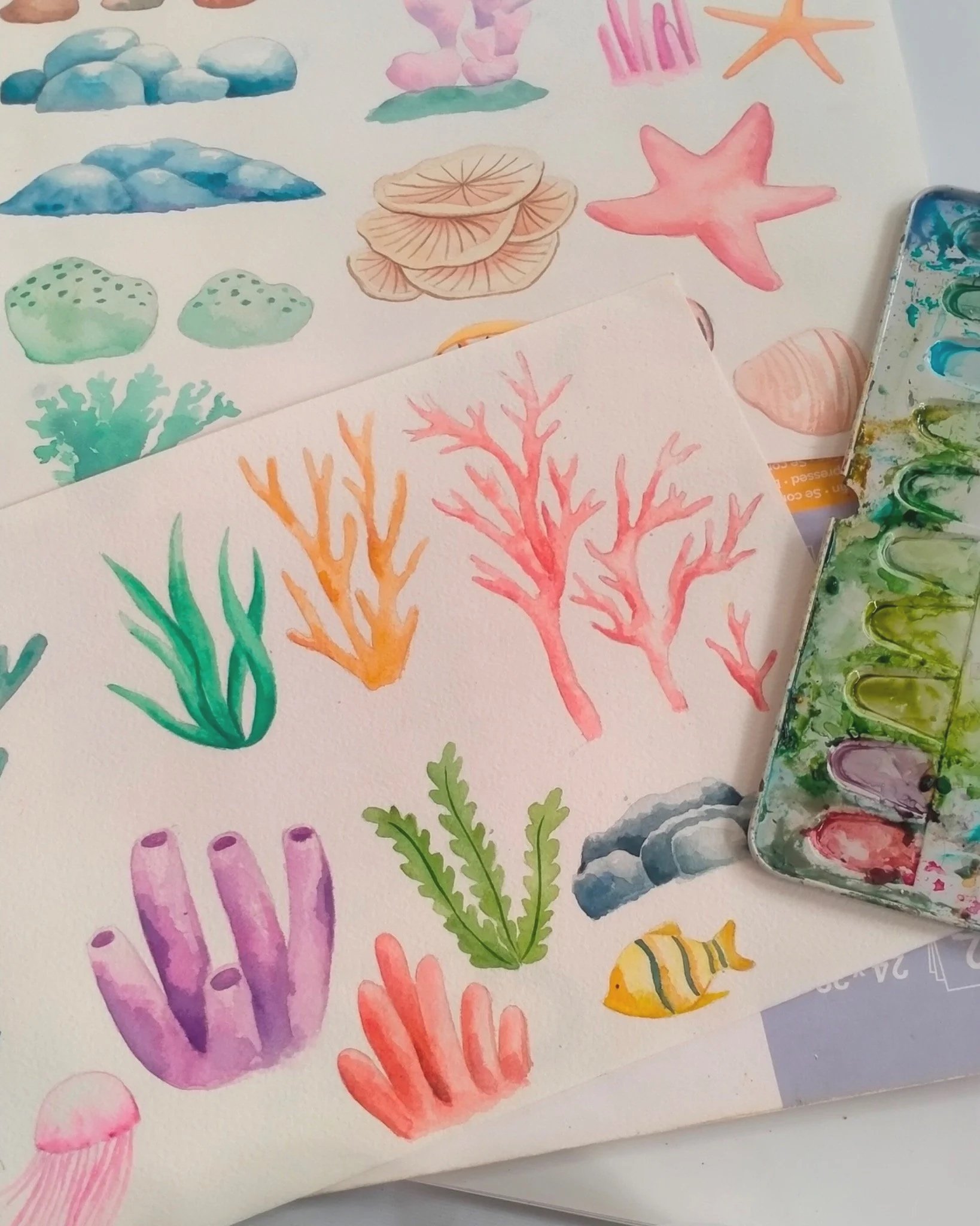 From the first brushstroke to the final fold, this bespoke hand fan began with an original watercolour study of the coral reef. Each motif was then carefully adapted to the fan’s shape and movement, transforming the story of the sea into a piece of a