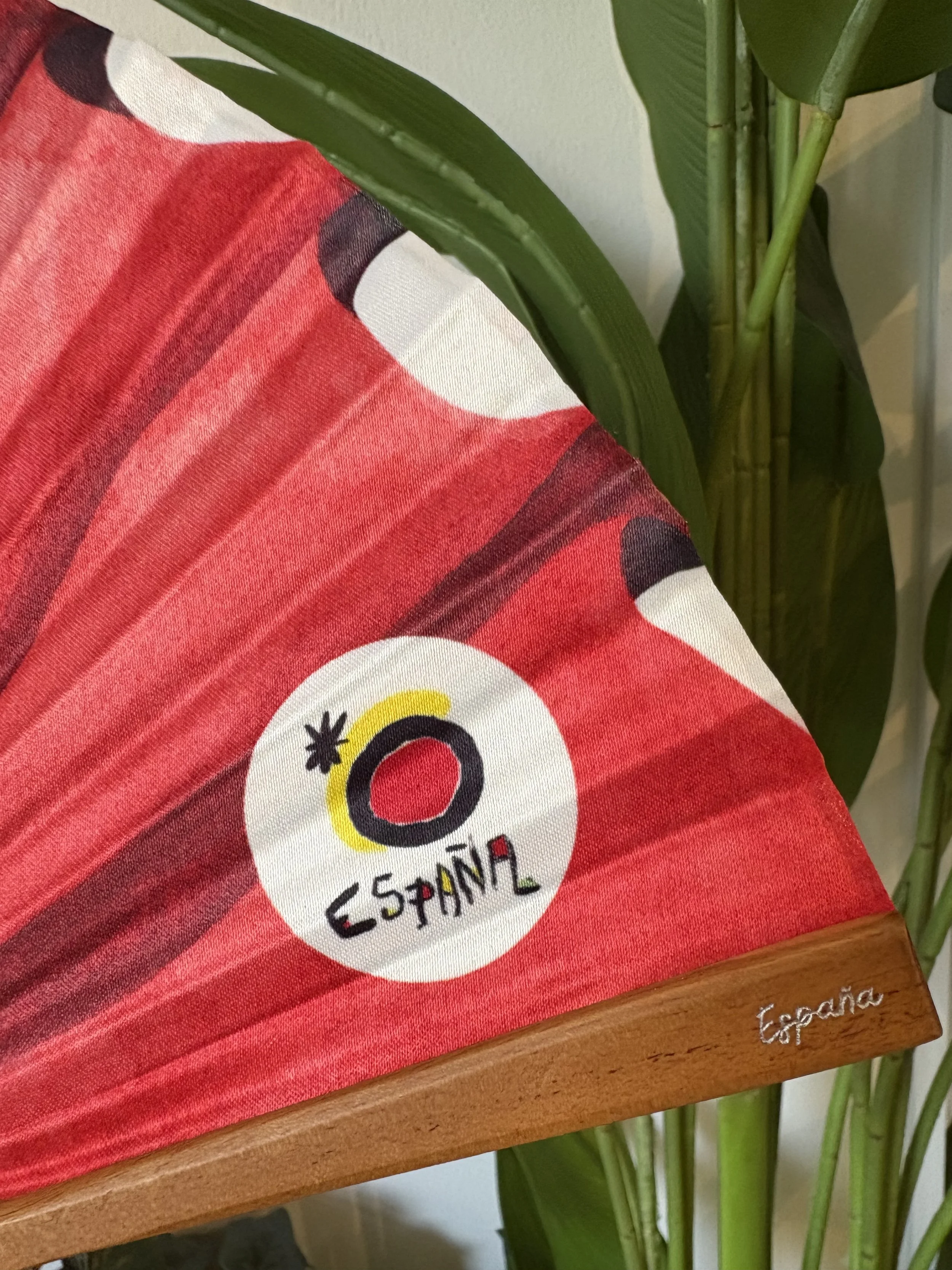 Luxury handcrafted fan for TuriEspaña, inspired by Spain’s iconic flamenco textiles. Each piece showcases refined artistry and cultural elegance, perfect as a distinguished corporate or VIP gift.