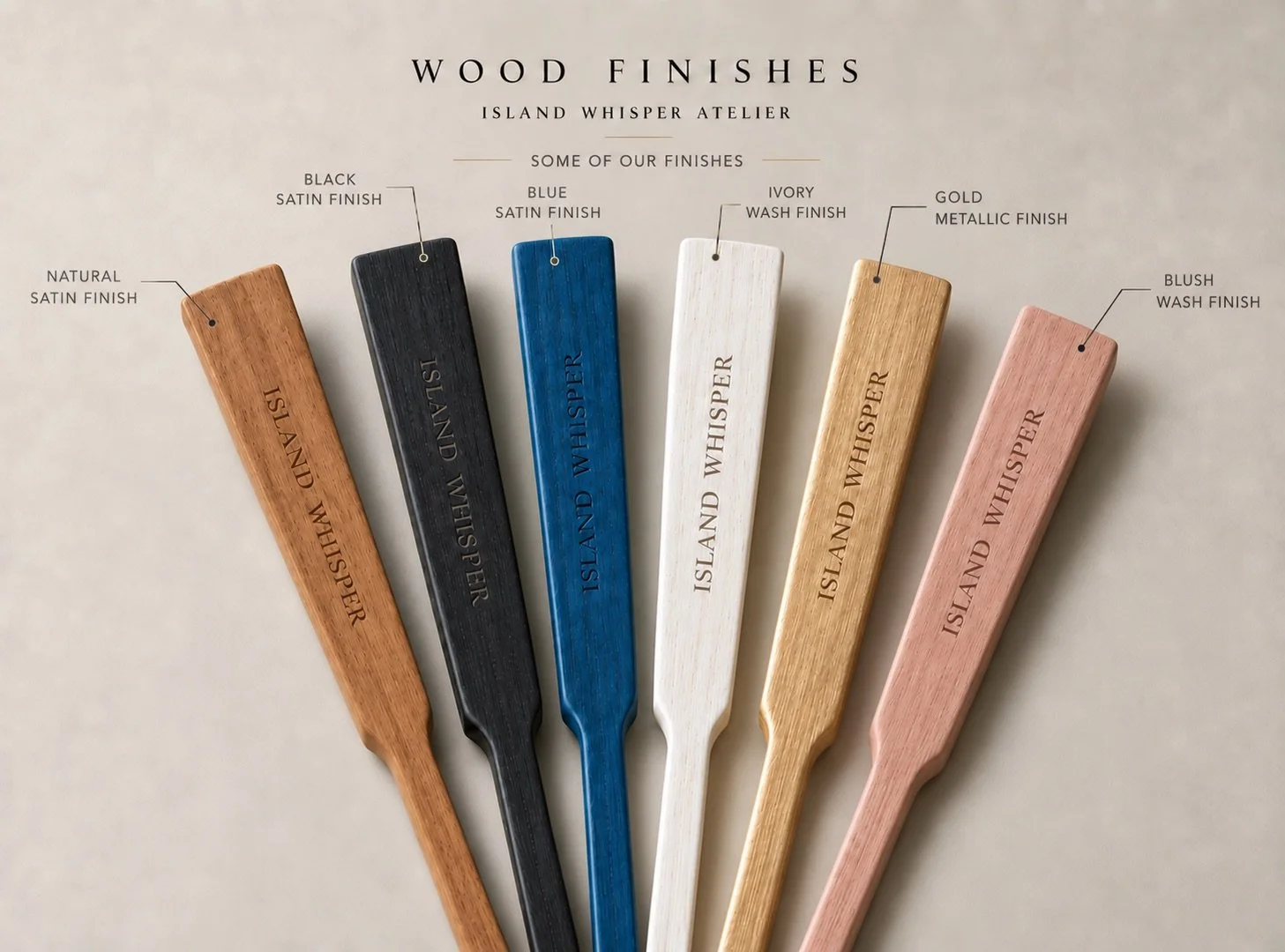 Selección de acabados de madera premium para abanicos de lujo personalizados de Island Whisper Atelier.