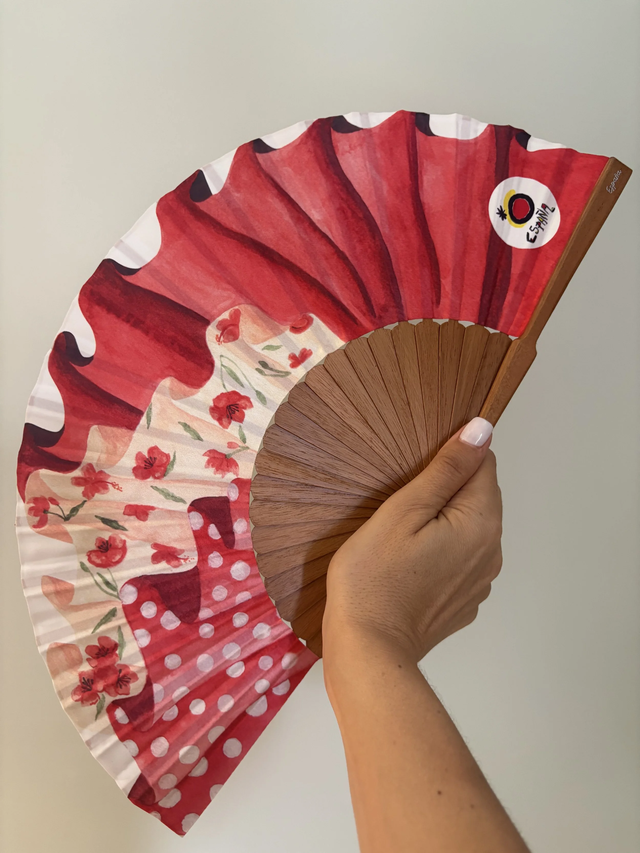From luxury weddings in Miami to art events in Madrid — Island Whisper Fans abanicos artesanales bring timeless beauty worldwide