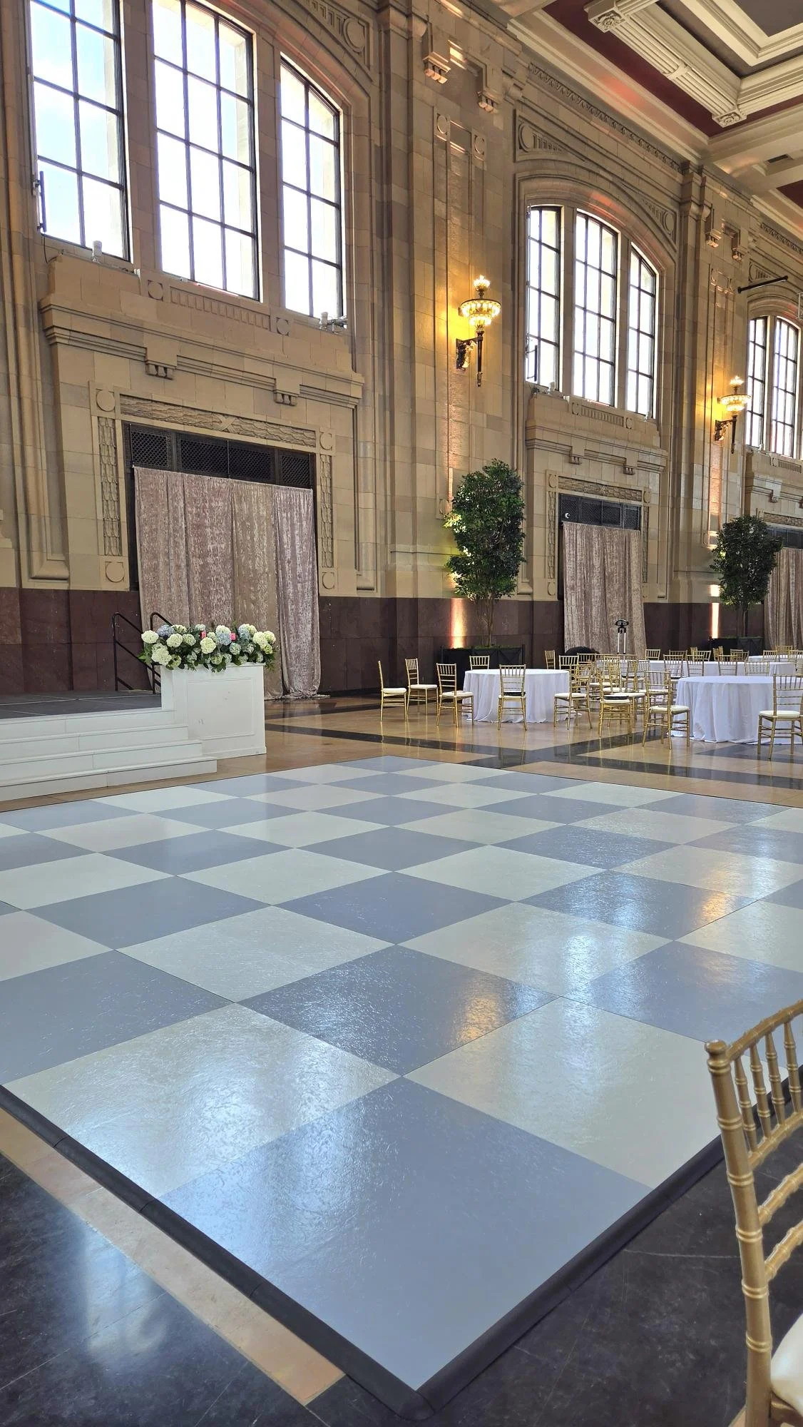 21' x 21' Blue & White Dance Floor at Union Station
