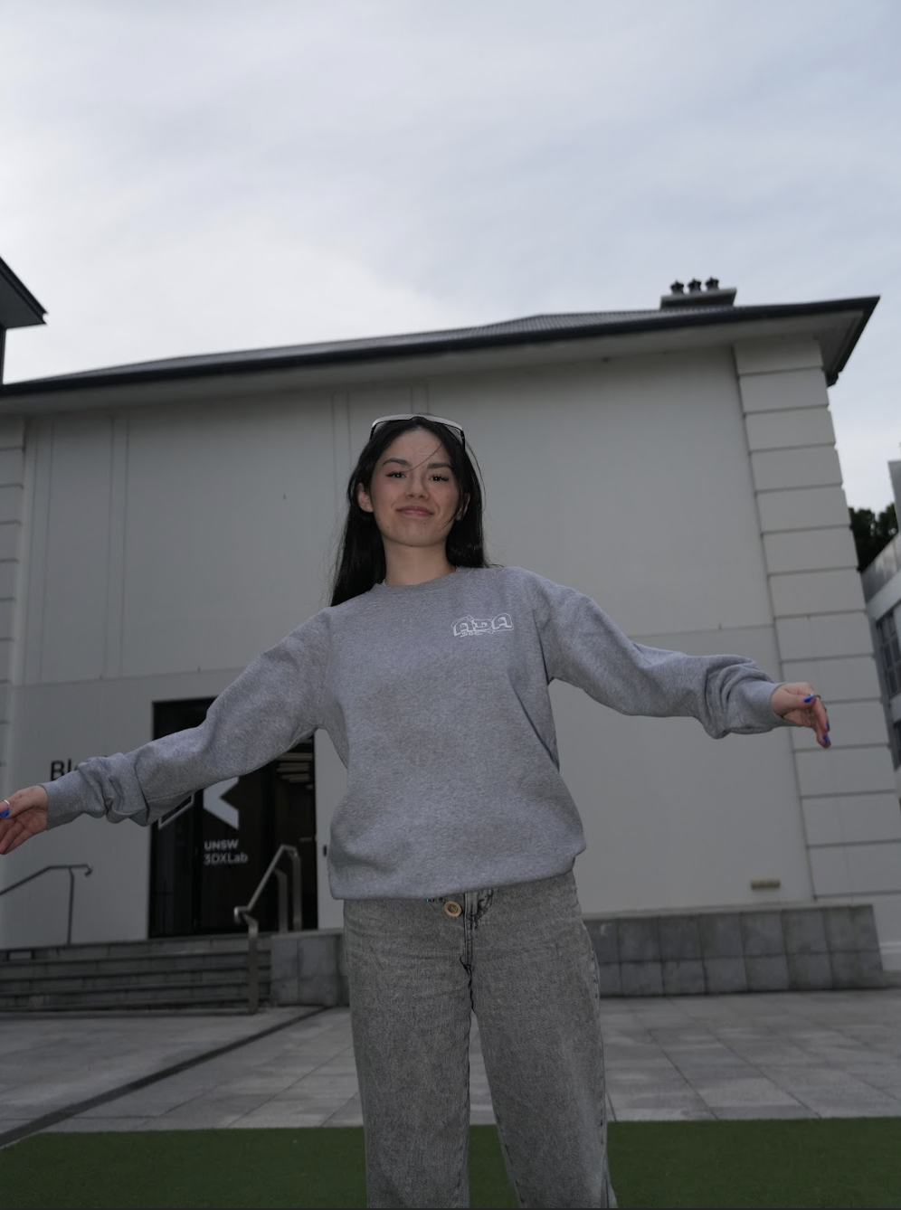 Greyscale Crewneck.png