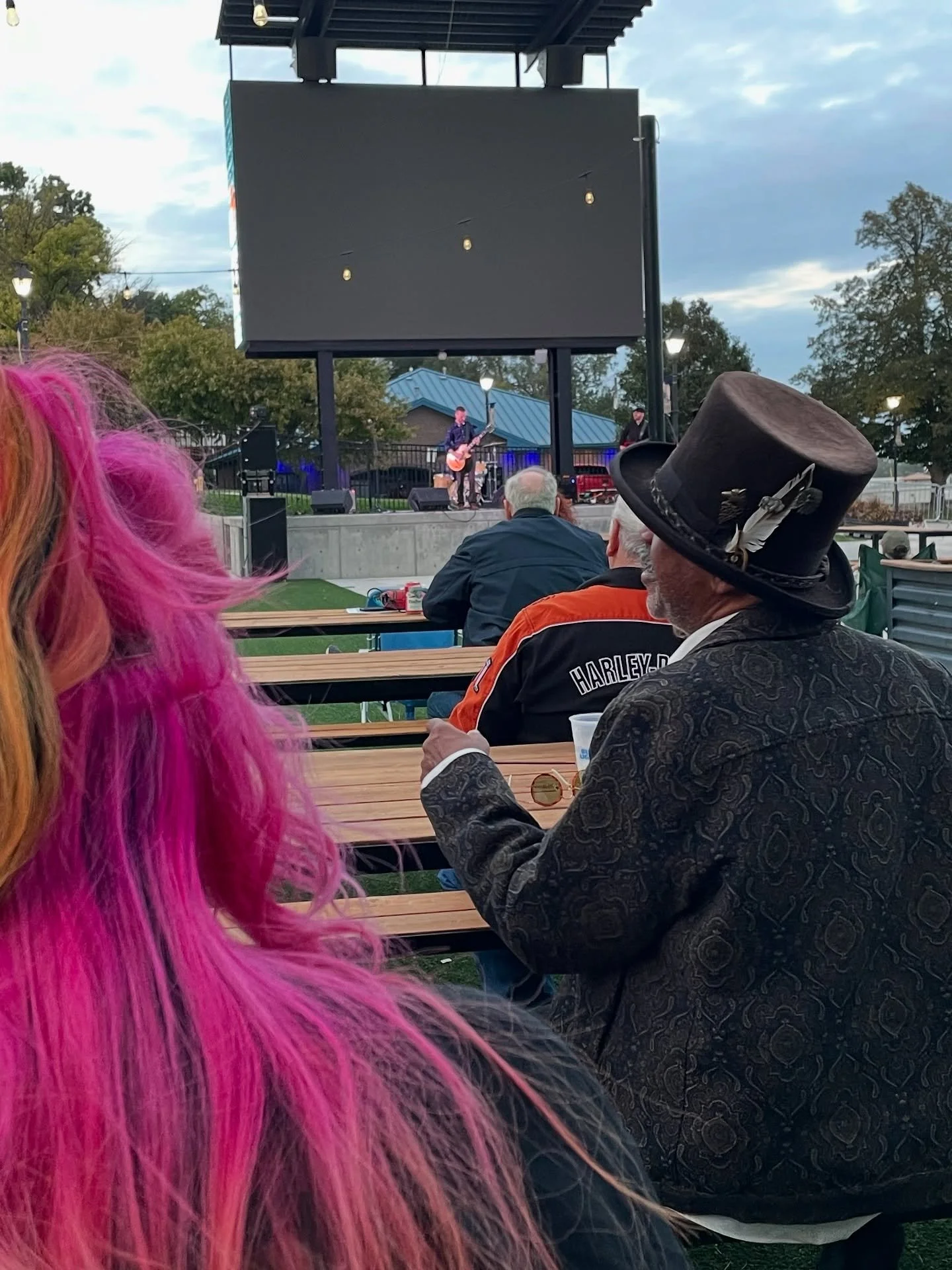 A good night for some @jwjonesblues with The Blues Society of Omaha at Granary Green. 🎸
Hitting the road to St. Paul Minnesota tomorrow with @aveygrouwsband to hit The Blues Saloon. I’m calling this my warmup! 
#jwjones #jenigrouws #aveygrouw