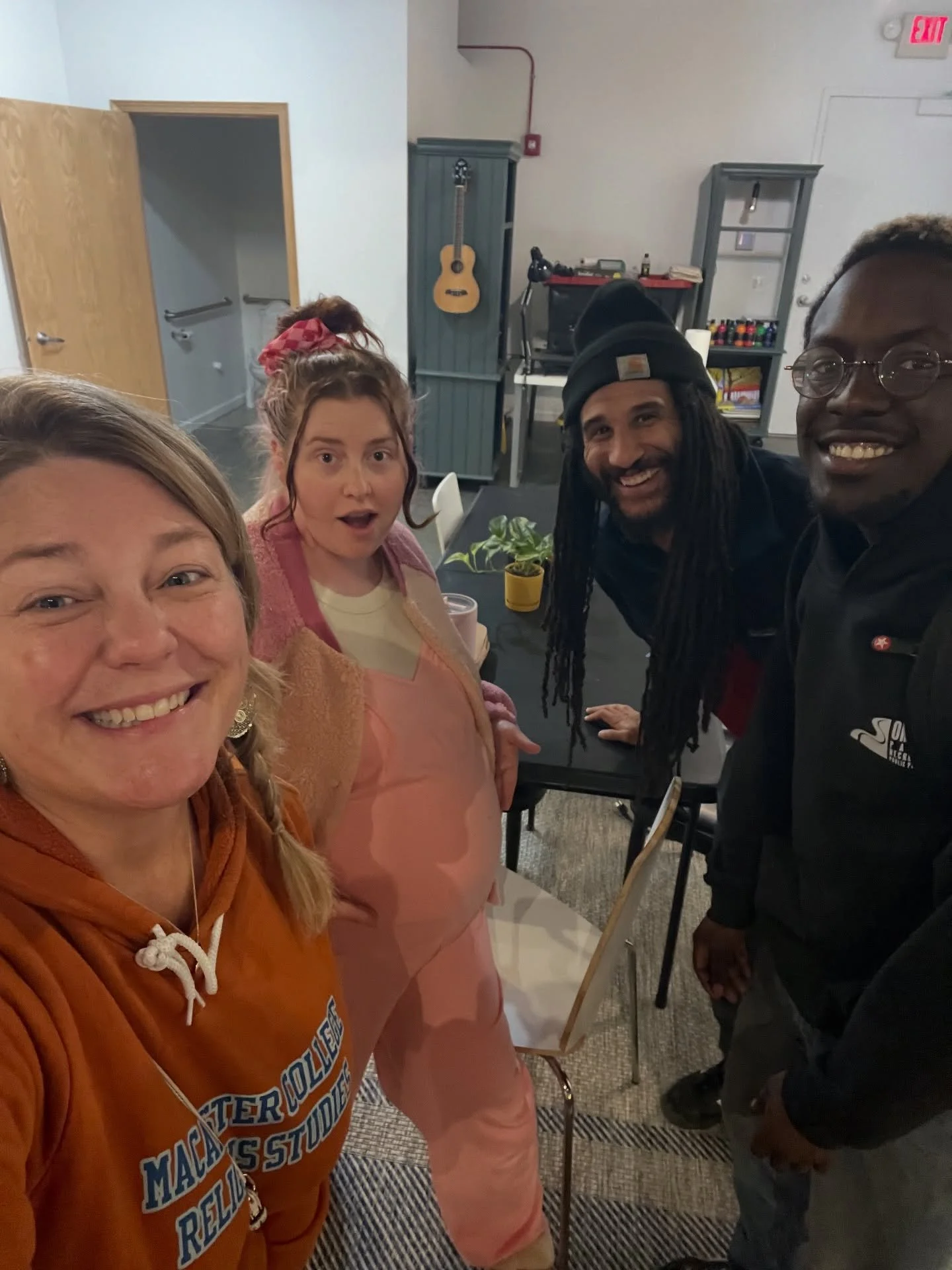 Songwriting, biz chat and a baby in the belly. 🐣
Great night for a hang with Andre, Jordan and Mel (the one with the baby, not me!😅) at Andre’s awesome new creative space. Grateful for these opportunities. And dang they’ve got some grea