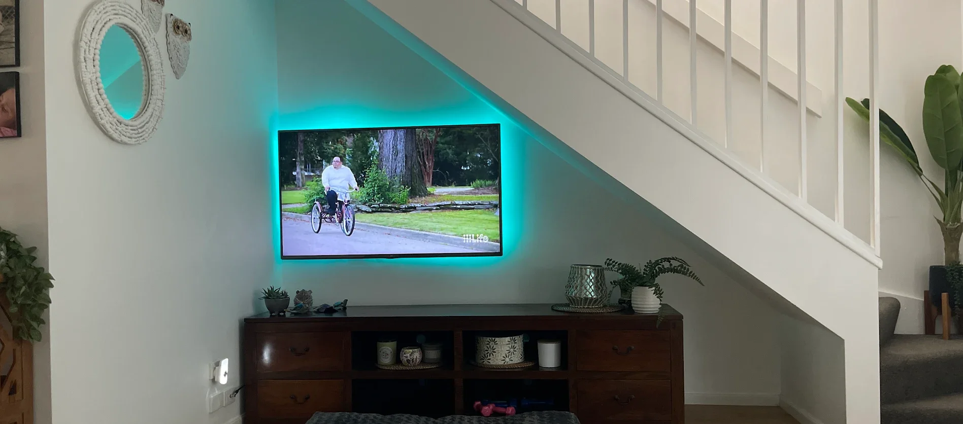 55" tv wall mounted on the gold coast