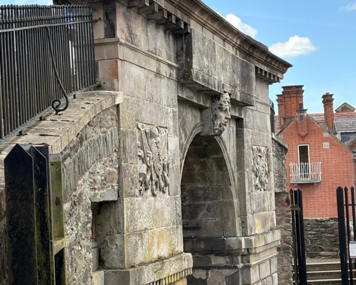 Derry Walls.png