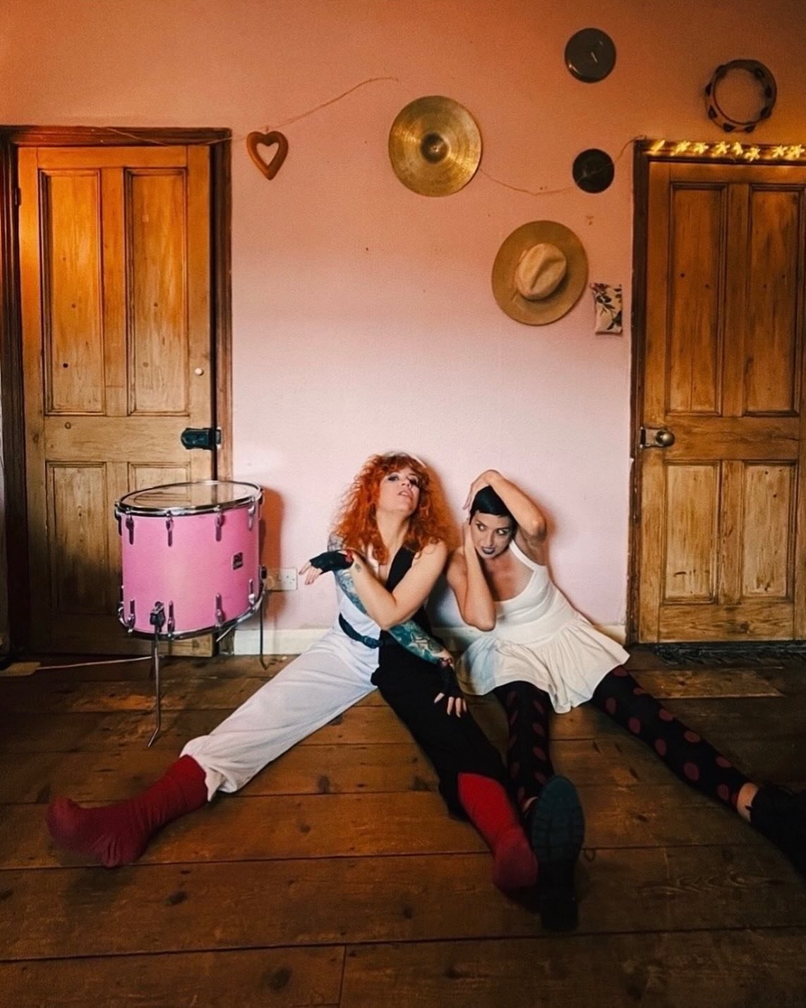 Check out our website @lassiemusik.co.uk