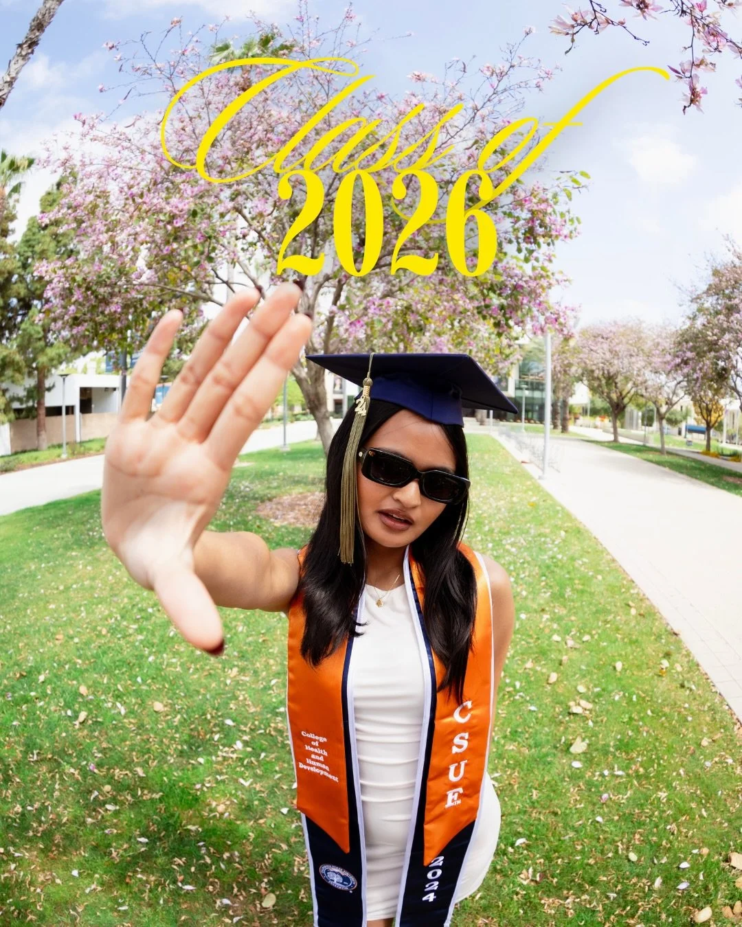 CALLING ALL CLASS OF 2026 GRADS &amp; SENIORS! (&amp; friends &amp; family of grads too because this is the best graduation gift you can give 😌)

Book now to get your ideal photoshoot date and choose a graduation photoshoot experience that is tailor