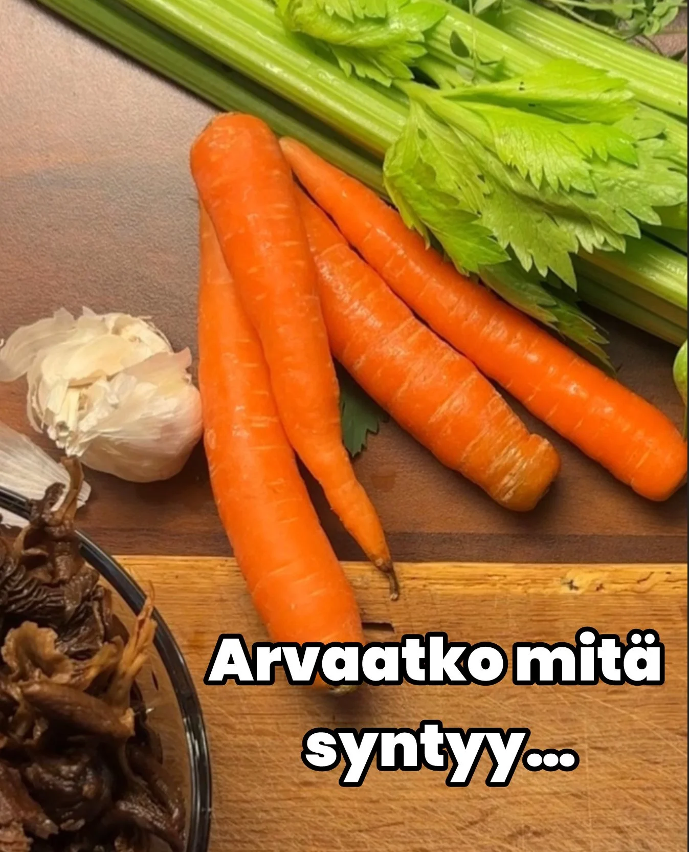 Olisitkos arvannut? 🤭 ⁠
⁠
PS. Resepti t&auml;h&auml;n herkulliseen ruokaan l&ouml;ytyy reelseist&auml;!⁠
⁠
⁠
#satokausiresepti #satokausikalenteri #satokausi #sesonkiruokaa #sesonki #ruokaa #resepti #instaresepti