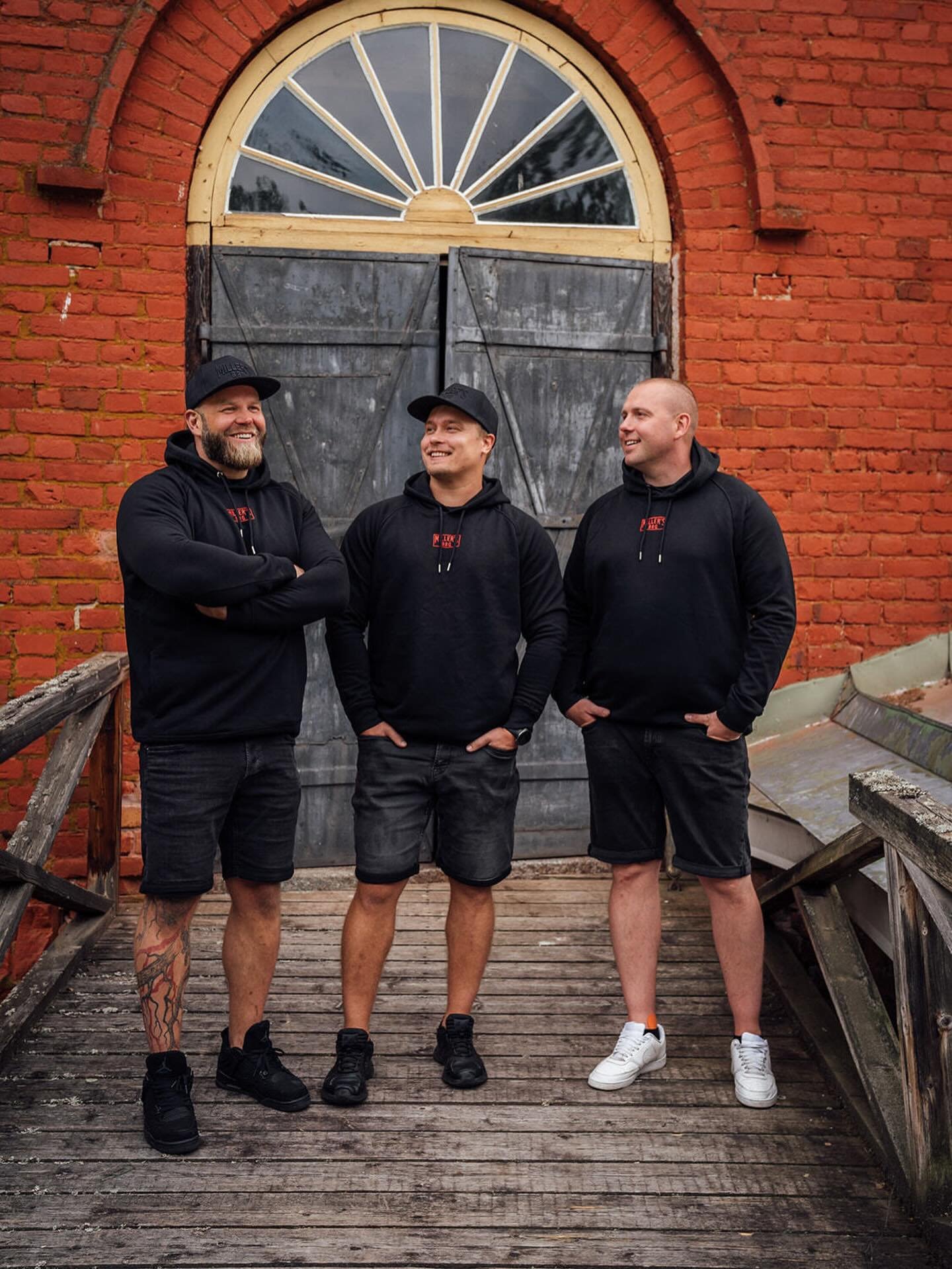 Viisi vuotta BBQ:ta takana ja edelleen hymyilytt&auml;&auml;, kiitos siit&auml; kuuluu teille.

J&auml;&auml;mme nyt perinteiselle kuukauden mittaiselle lomallemme ja savustin kuumenee taas perjantaina 30.1.2026. 🔥