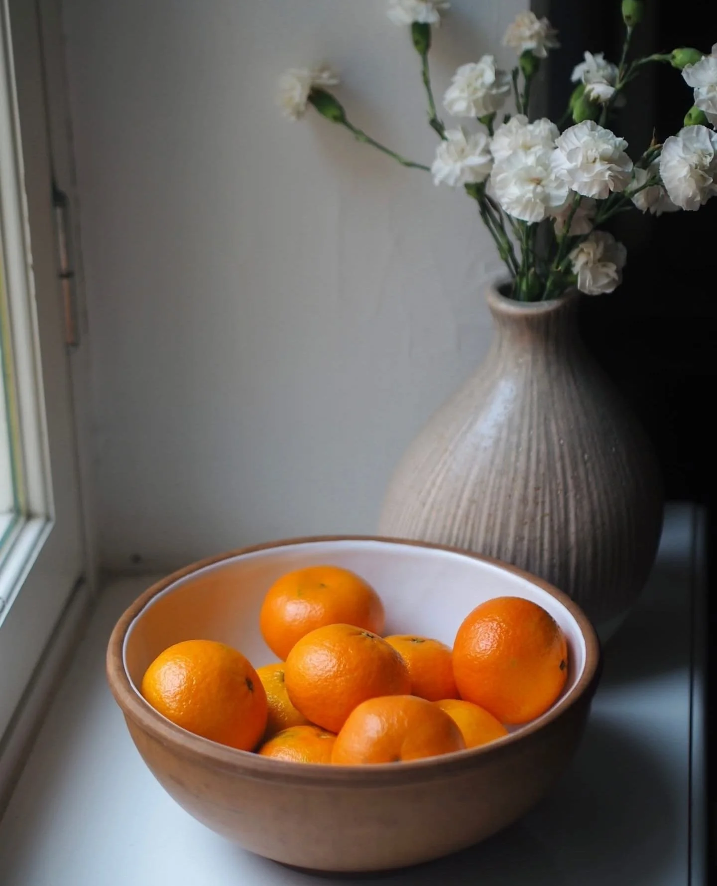 Tiesitk&ouml;, ett&auml; suomalaiset sy&ouml;v&auml;t sitruksia keskim&auml;&auml;rin 11-13kg vuodessa? Alkuvuoden raikkaat pikkusitrukset todella hurmaavat maullaan ja v&auml;rill&auml;&auml;n. 🍊 Mik&auml; sitrushedelm&auml; on oma suosikkisi?⁠
⁠
⁠