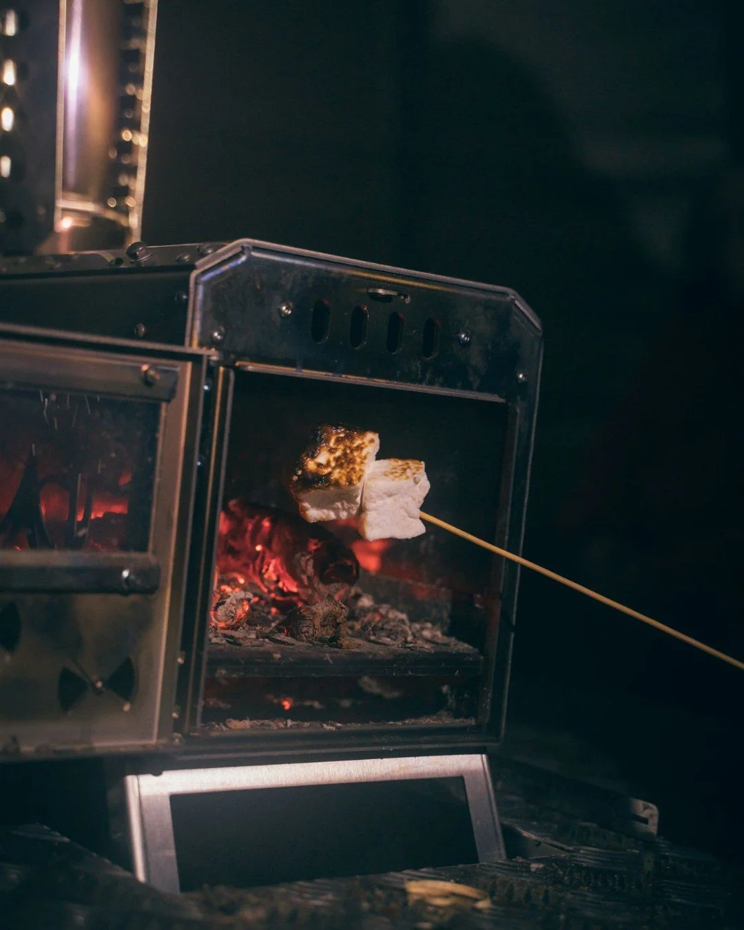 T&auml;m&auml;n vuoden manifestimme: lis&auml;&auml; makeita hetki&auml;, koiranpentuja ja upeita kuvauslokaatioita.

Asiakas 🥂 Kelo Resort, tutustu somessa @keloresort_official ja koe paikan p&auml;&auml;ll&auml;.