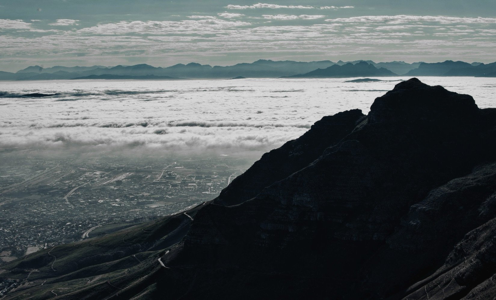 View of Cape Town & Oppelskop Fire Lookout from the top of Table Mountain