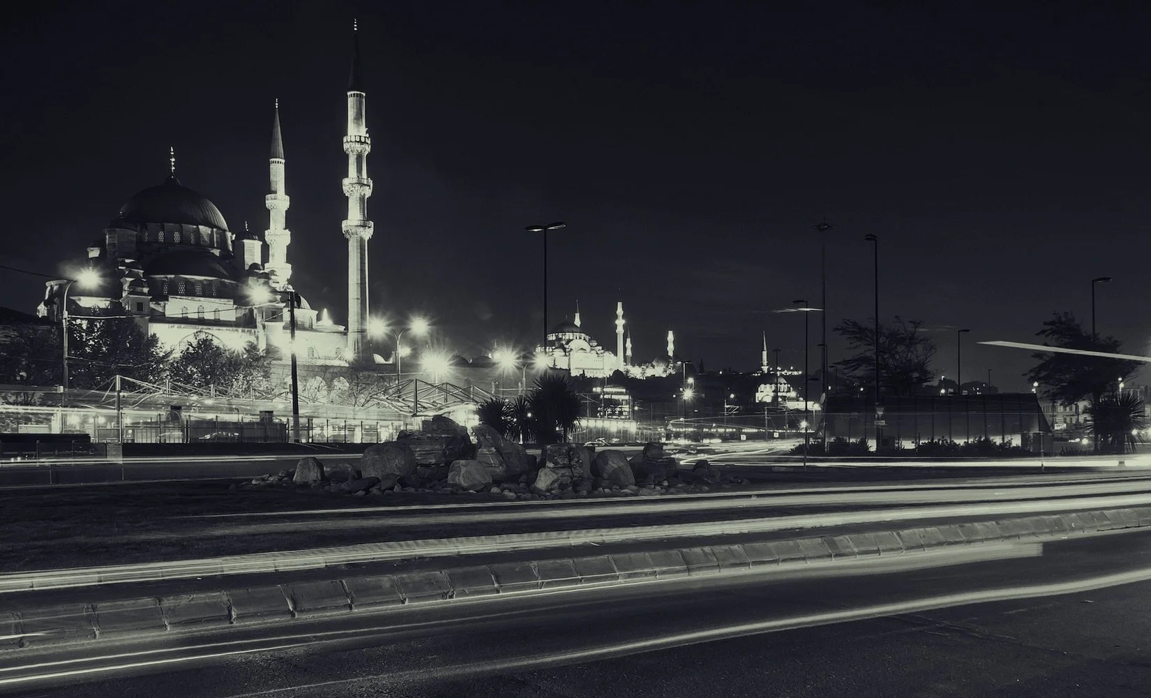 Night view of New/Yeni Mosque, Istanbul, Turkey