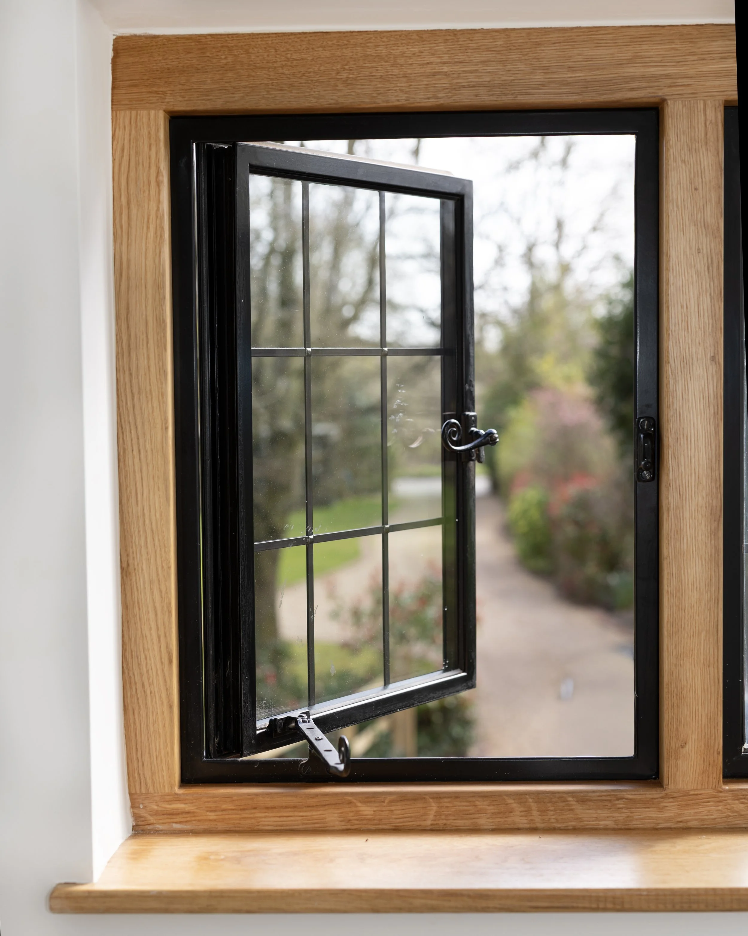 Handle & Latch open (8105).jpg