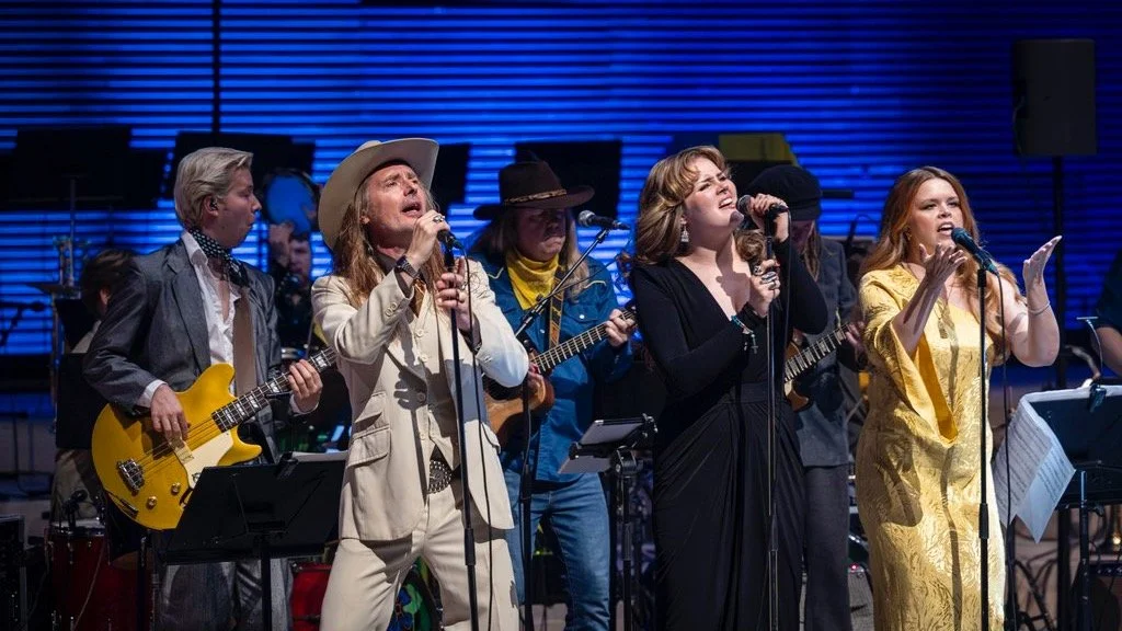 T&auml;ss&auml; viel&auml; tunnelmia lauantain Yona X Saimaa: Solovey- konsertista🎶💙💛 Olimme t&auml;rke&auml;ll&auml; asialla tukemassa Ukrainaa. Kiitos yleis&ouml;lle ❤️ tulitte ja t&auml;ytitte Musiikkitalon, olipahan huikea ilta! 📷Sakari Manni