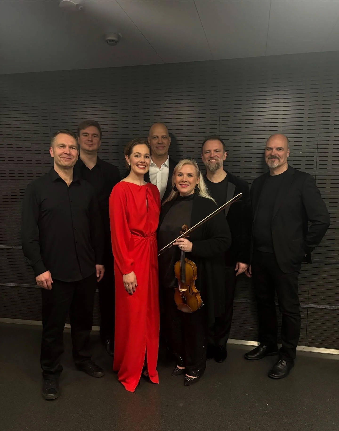 Upea, rakkaudent&auml;yteinen ilta! ❤️

Yst&auml;v&auml;np&auml;iv&auml; huipentui Kaj Chydeniuksen lauluihin, kun Musiikkitalolla kuultiin suuren suosion saanut Jos rakastat -konsertin toiveuusinta. 

Iso kiitos kauniista illasta solistit Jussi Chyd