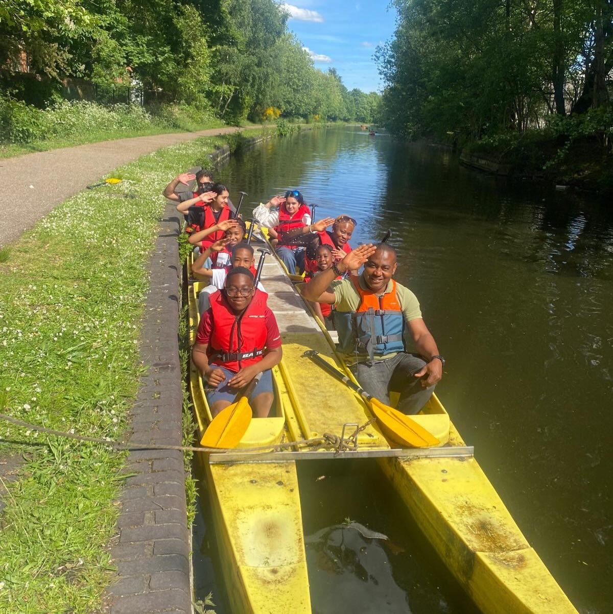 Beautiful day on the canal on Saturday Afternoon! 

Thanks to Andy ,Blam , Subhan , Joe and Harman for helping on the boats. 

And to Shanice and Wiam for organising us! 

We had 83 local residents join us 💚🛶💦☀️

❗️look out for future dates 🤩❗️