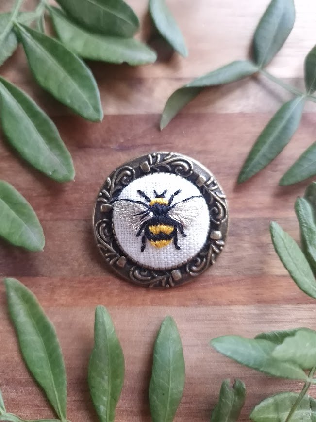 Cute Little Bee Brooch