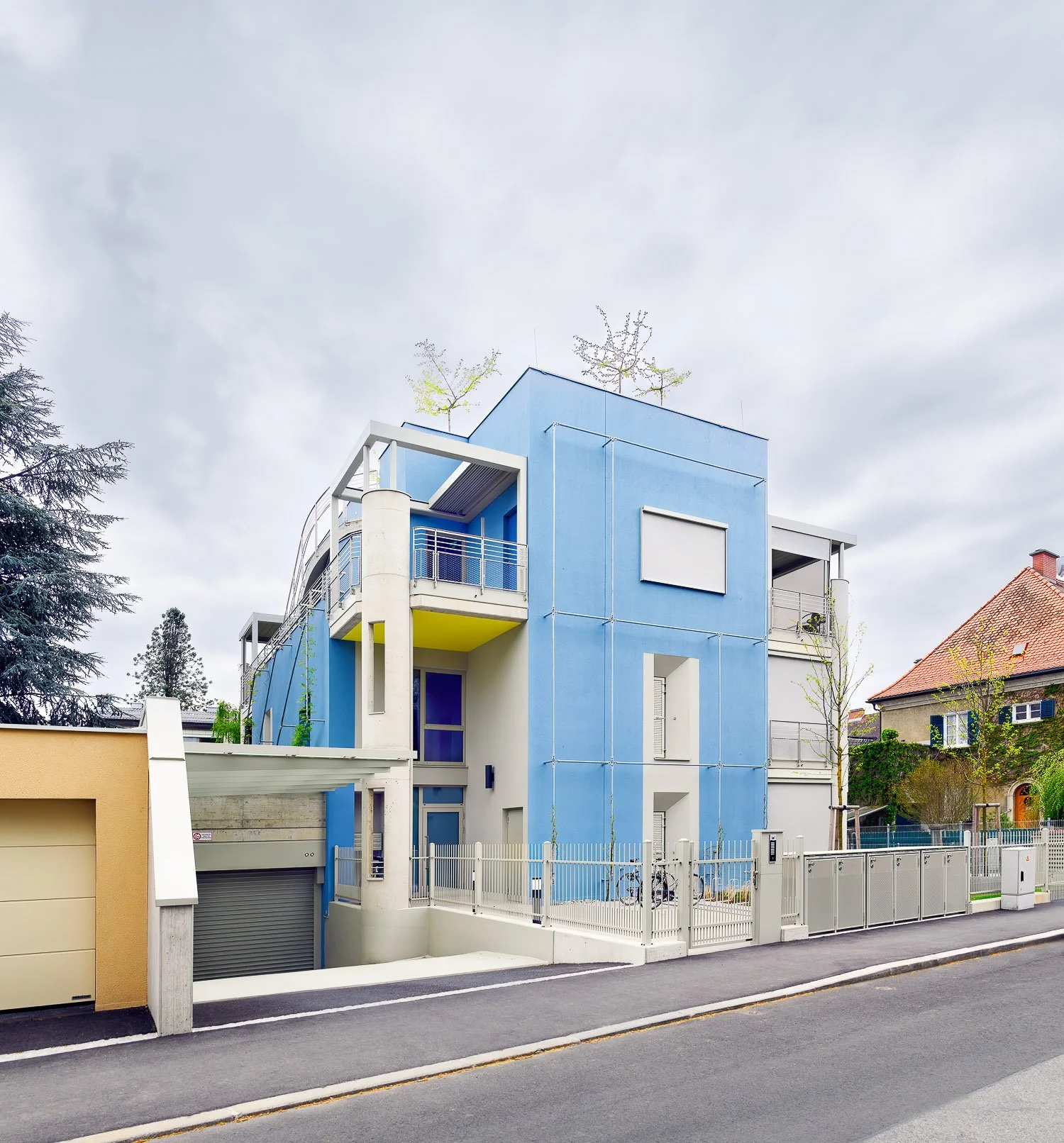 Blue house, Graz, Austria - Szyszkowitz + Kowalski