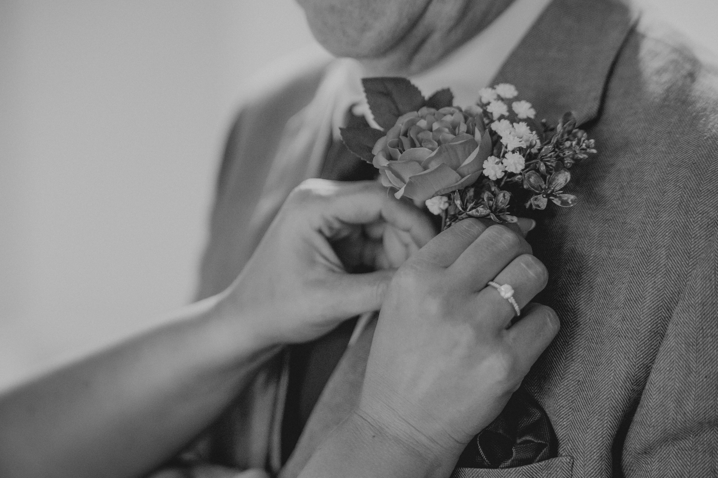 How to Apply Buttonholes (and Why It’s Worth Knowing Before Your Wedding Day)