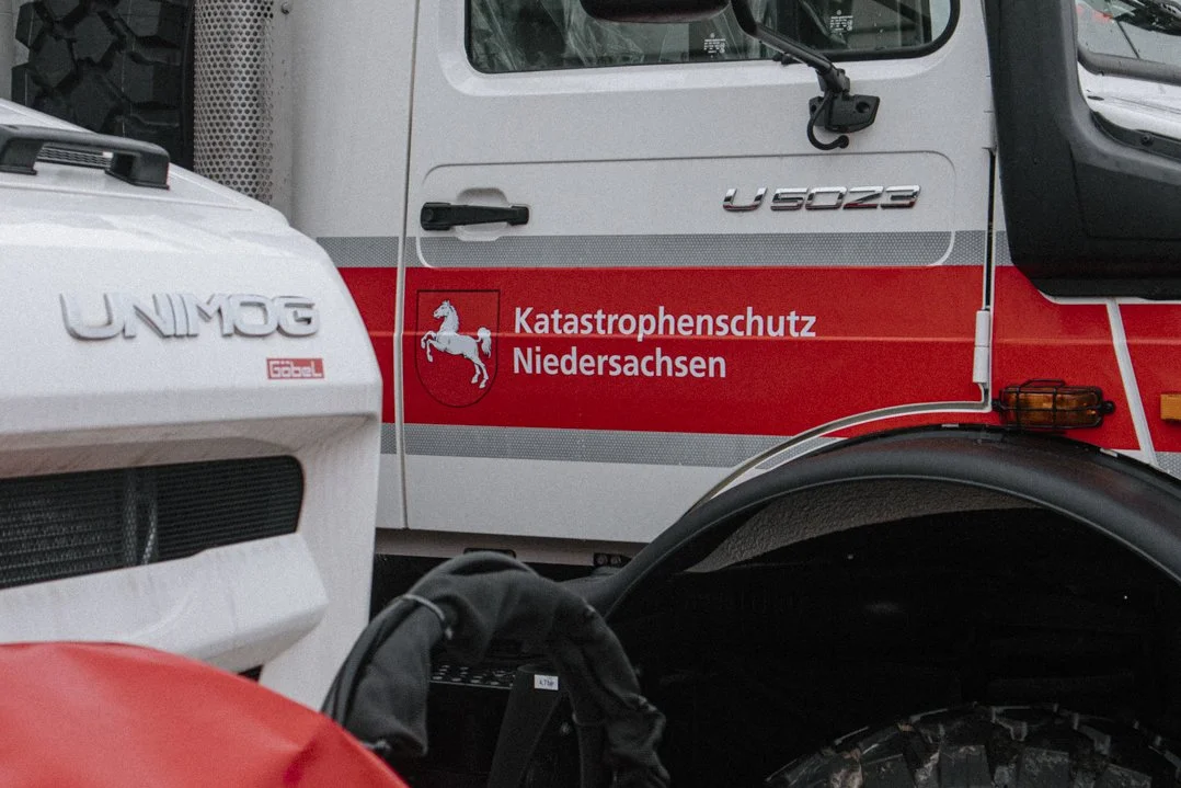 Detailaufnahme Mercedes Benz Unimog Einsatzfahrzeug Katastrophenschutz Niedersachen aufgebaut von Göbel Fahrzeugbau