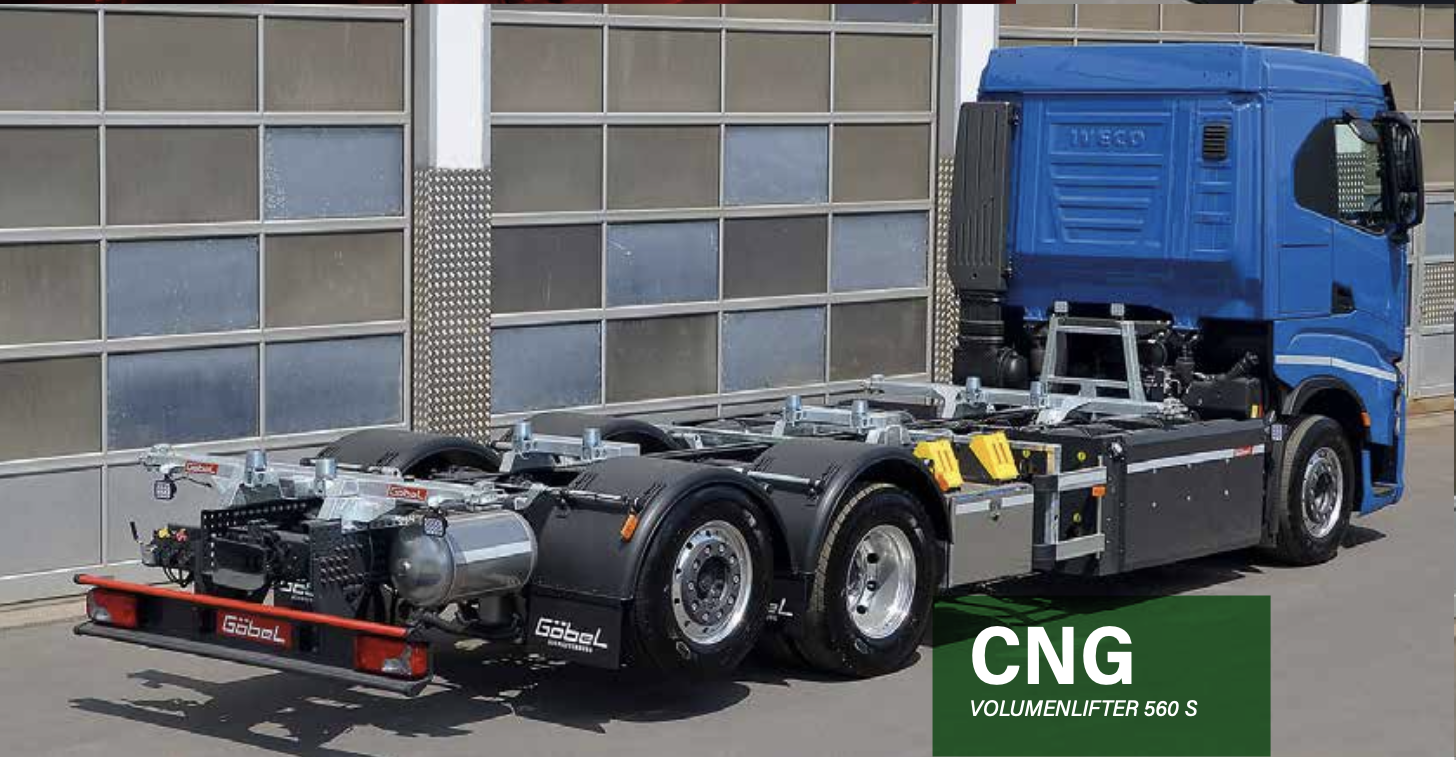 Ein blauer LKW ohne Antriebsaufbau, das Fahrgestell ist sichtbar. Text im Bild: "CNG VOLUMENLIFTER 560 S".