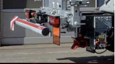Mechaniklifter 565 T

Auf Wunsch mit Tiefkupplung für Tandemanhänger und mechanisch verstellbarem Unterfahrschutz sowie der werksseitigen Normalkupplung.