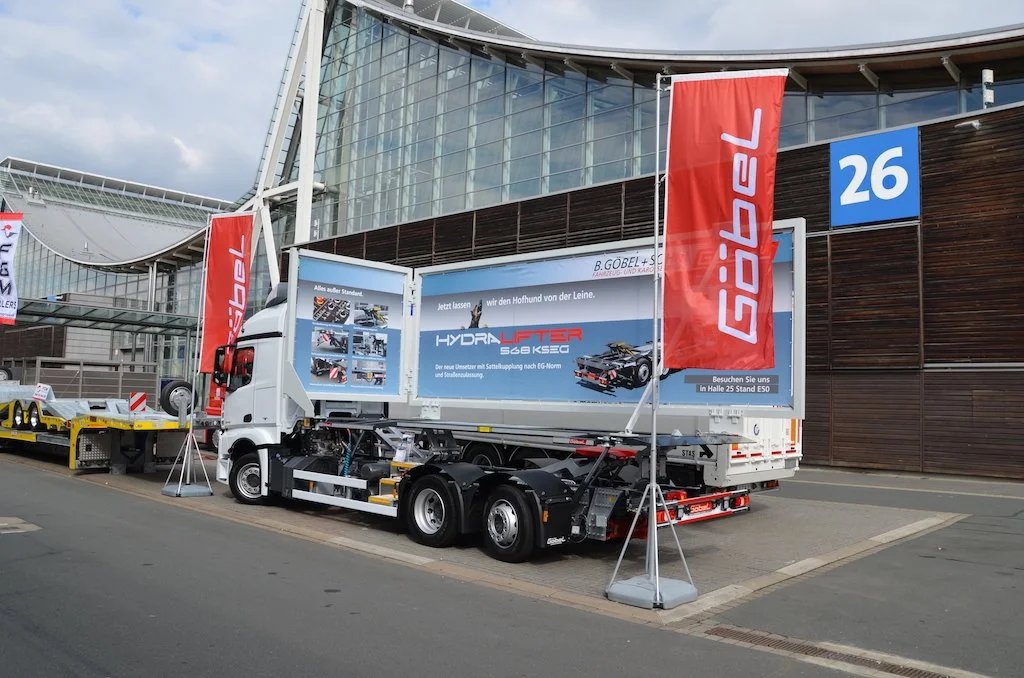 iaa_2016_hydralifter_ohne_besucher.jpg
