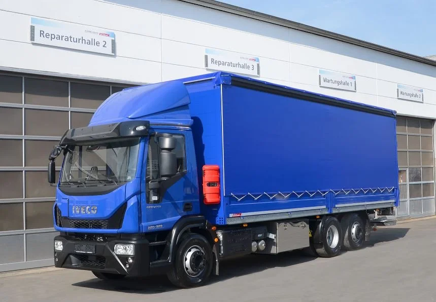 Iveco - Festaufbau mit Ladebordwand