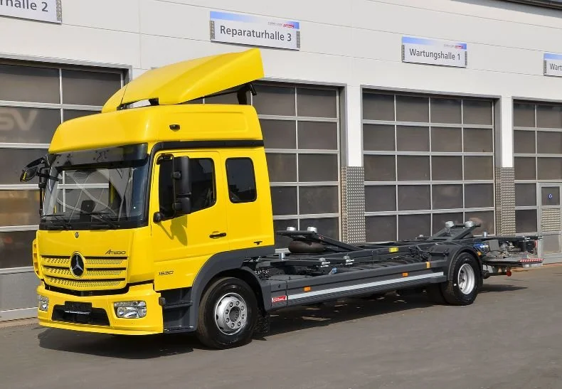 Mercedes Benz ATEGO - Hublifter 561 L mit Ladebordwand für Möbelindustrie 