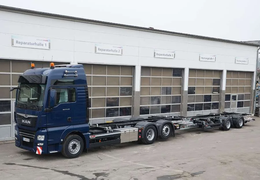 MAN - Volumenlifter 560 LT mit Tandemanhänger und Ladebordwand