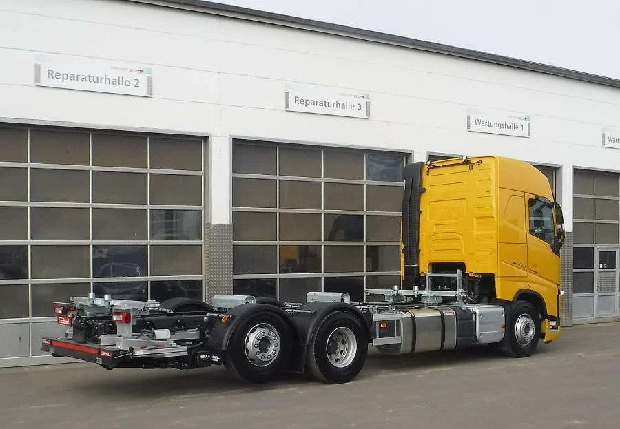 Volvo - Standardlifter 600 L mit Ladebordwand
