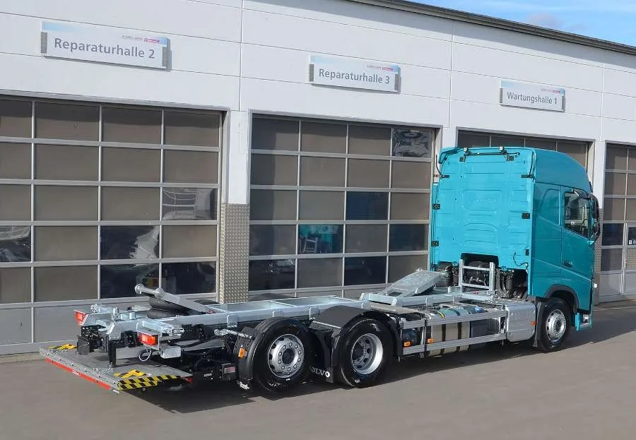 Volvo - Hublifter 561 L mit Ladebordwand, verzinkt
