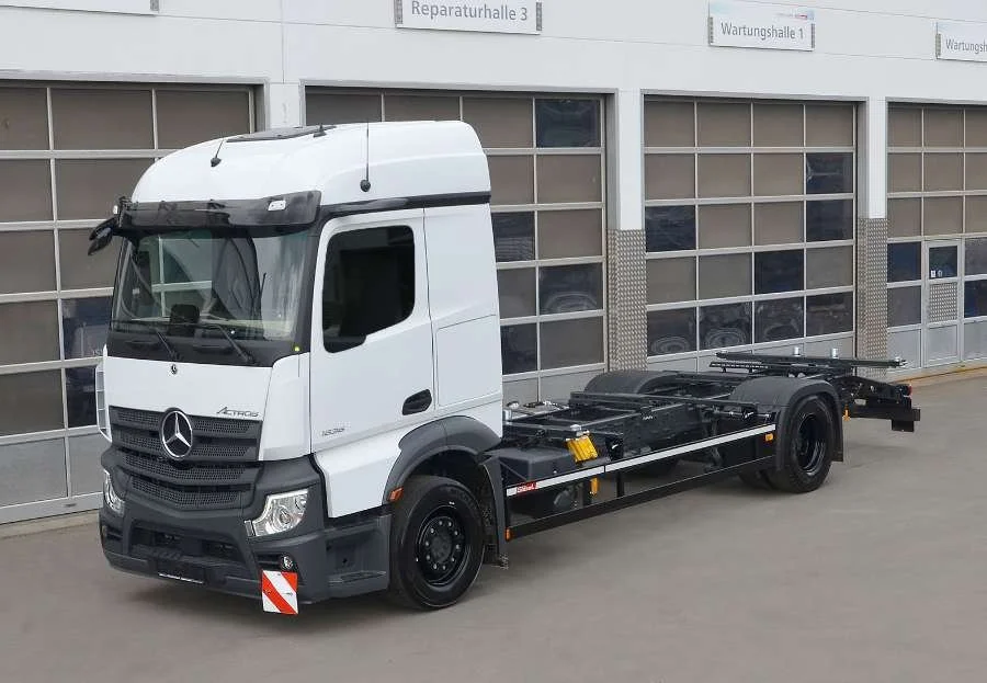 MB ACTROS - Volumenlifter 560 S