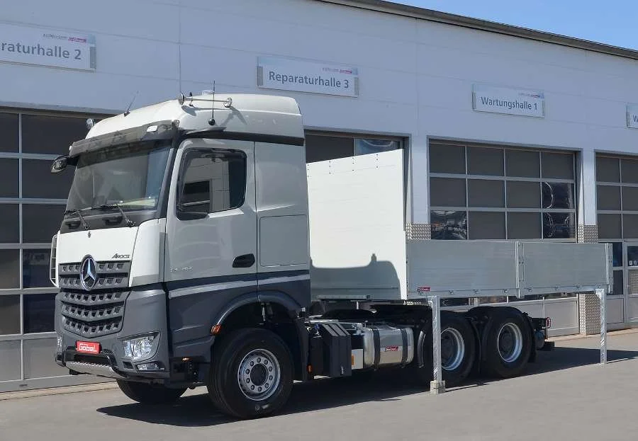MB ACTROS - Sonderbau mit Wechselpritsche und Schausteller