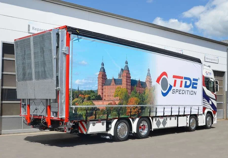 Scania - Sonderbau mit Laderampe