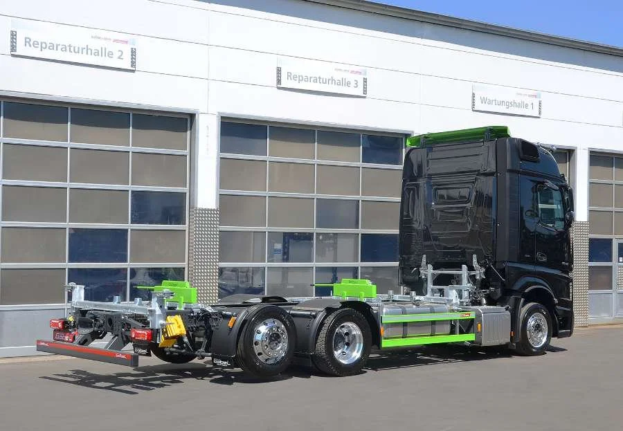 MB ACTROS - Mechaniklifter 565 Li mit Sonderlackierung