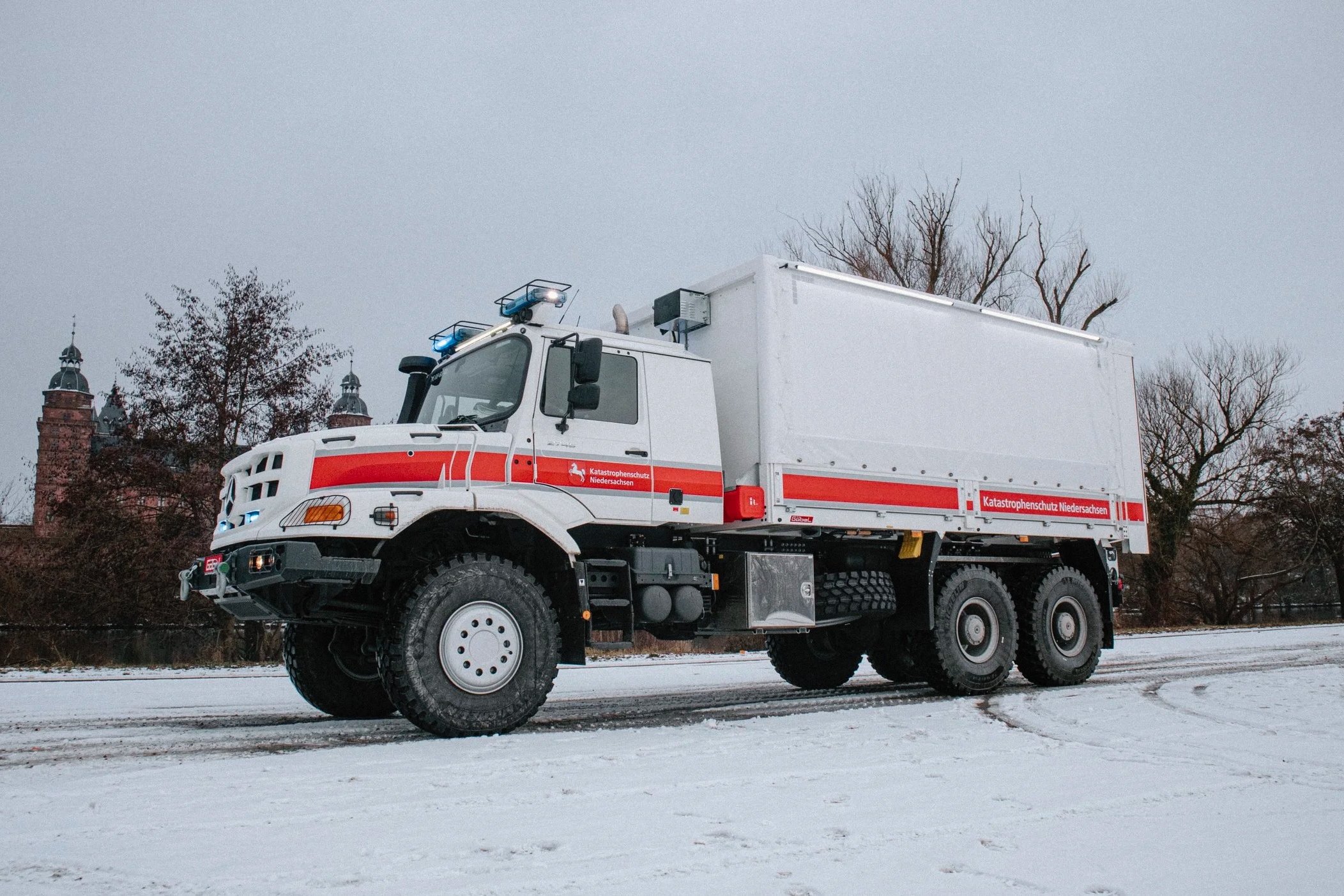 Mercedes Benz Zetros Einsatzfahrzeug Katastrophenschutz Niedersachen aufgebaut von Göbel Fahrzeugbau