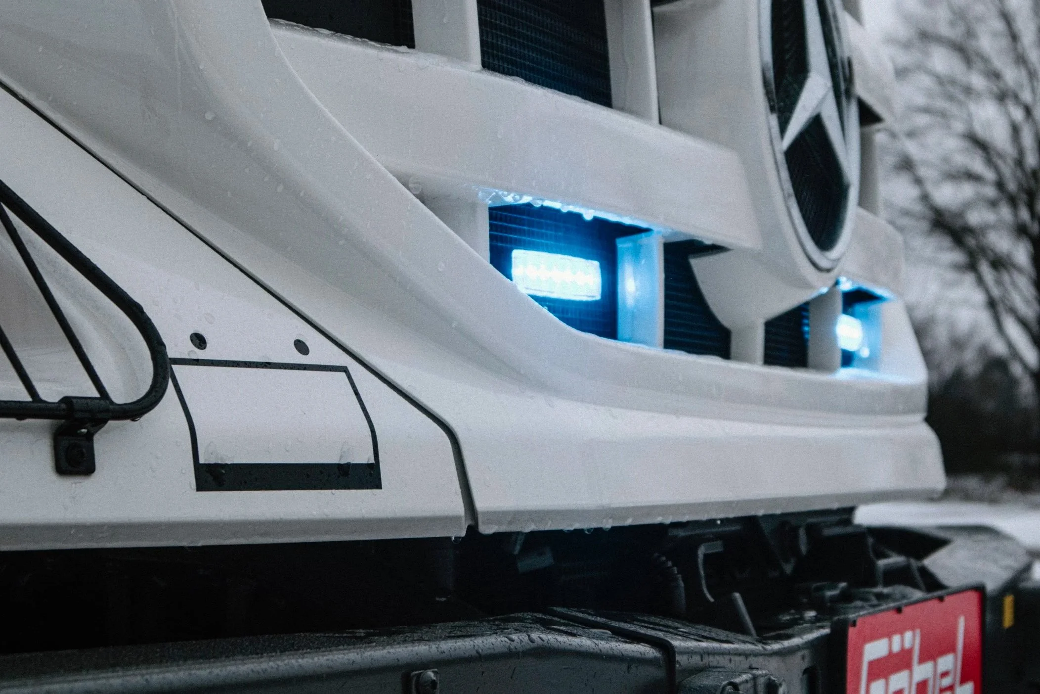 Mercedes Benz Zetros Einsatzfahrzeug Katastrophenschutz Niedersachen aufgebaut von Göbel Fahrzeugbau Blaulicht Detail