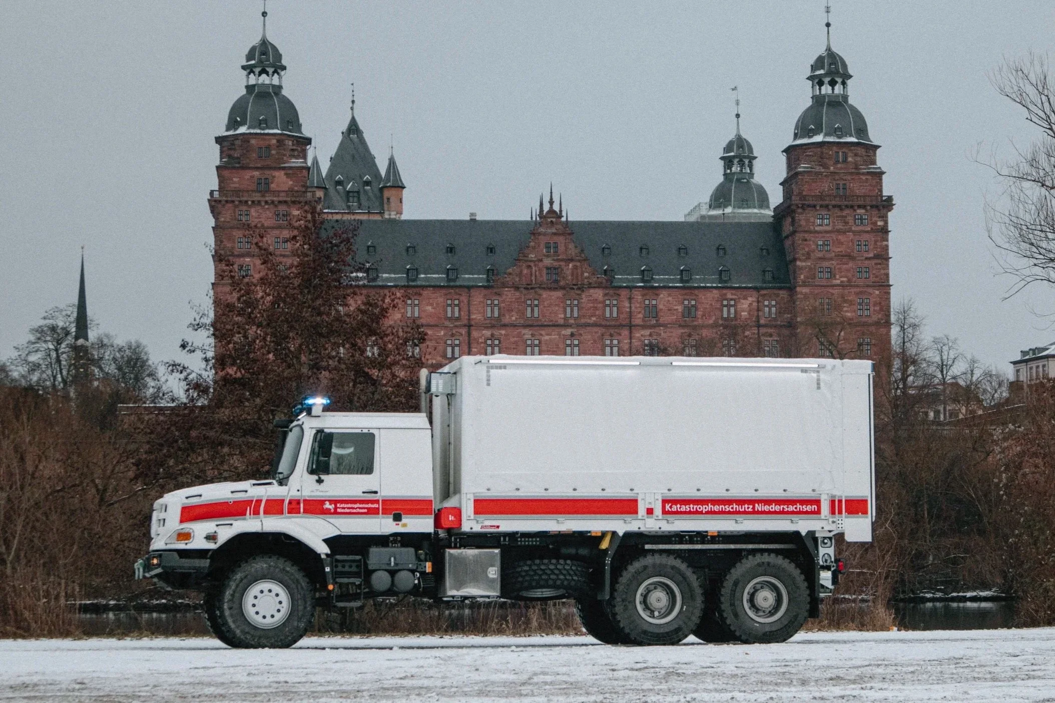 Mercedes Benz Zetros Einsatzfahrzeug Katastrophenschutz Niedersachen aufgebaut von Göbel Fahrzeugbau