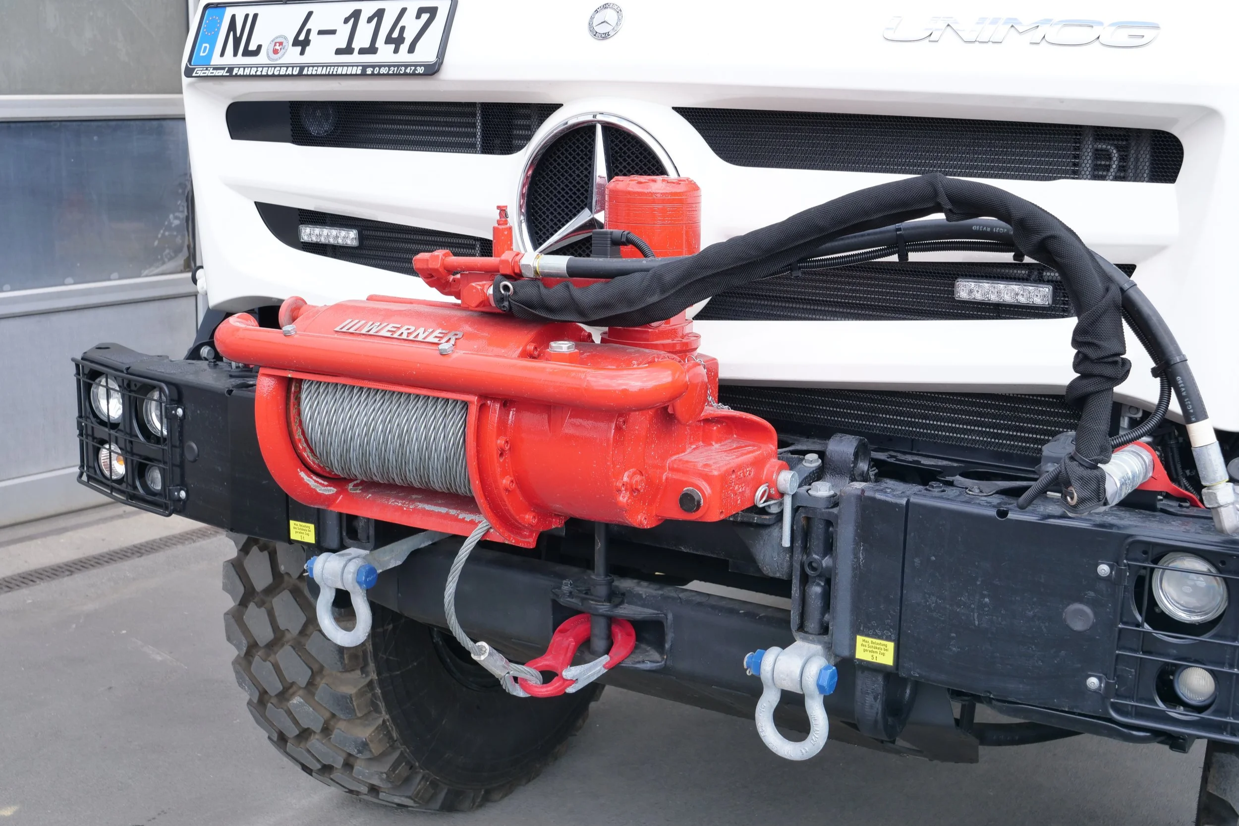 Gerätewagen Logistik Mercedes Benz Unimog für Katastrophenschutz Niedersachsen aufgebaut von Göbel Fahrzeugbau, Detail Winde