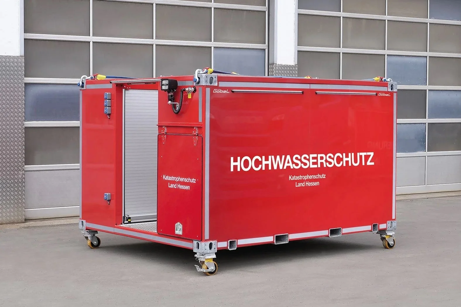 10'' Hochwasserschutzcontainer für das Land Hessen aufgebaut von Göbel Fahrzeugbau 