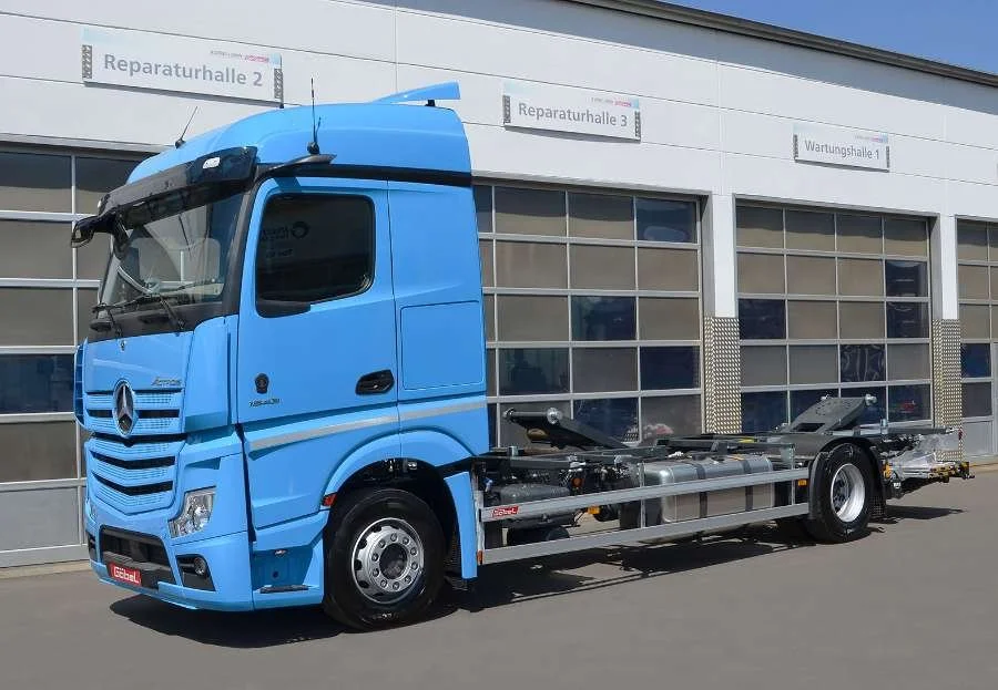 MB ACTROS - Hublifter 561 L mit Ladebordwand, lackiert