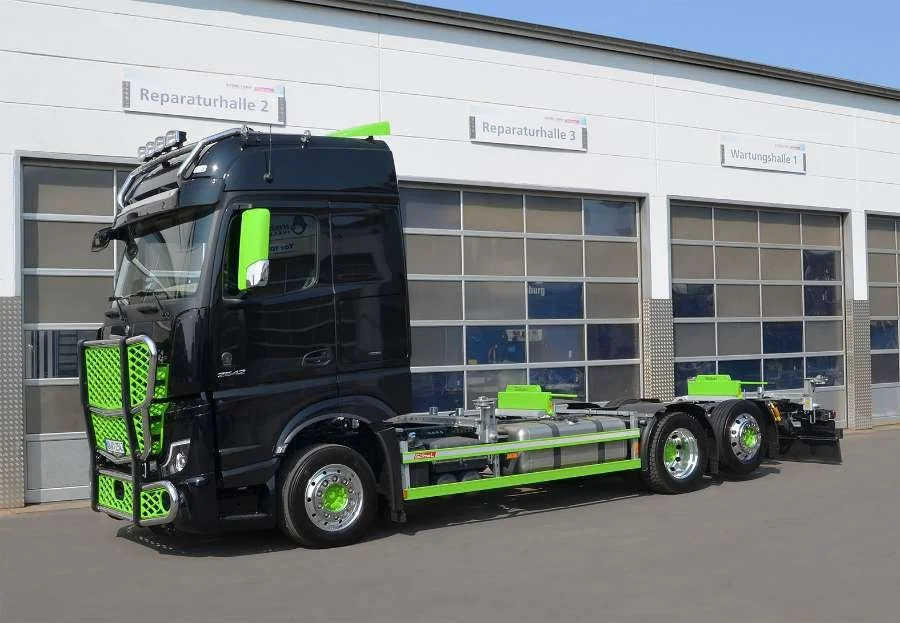 MB ACTROS - Mechaniklifter 565 Li mit Sonderlackierung