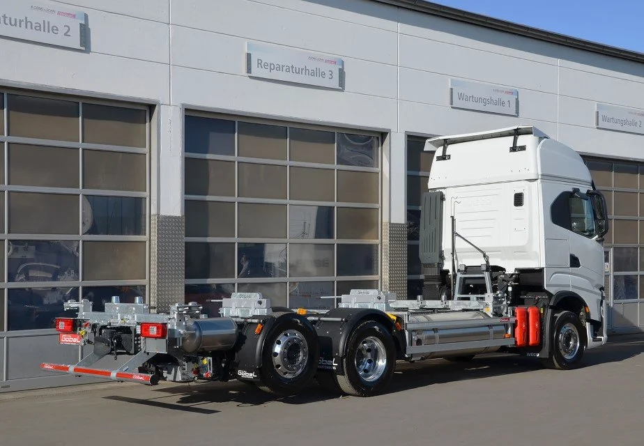 Iveco - MECHANIKLIFTER 565 LNG mit Lift-/Schwenkadapter und Tiefkupplung
